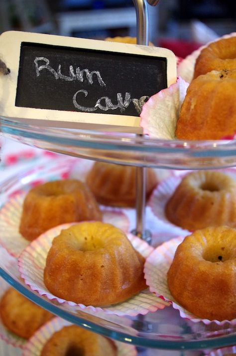 Mini Rum Bundt Cakes, Rum Desserts, Caribbean Rum Cake, Mini Muffin Tin Recipes, Rum Cupcakes, Creative Sweets, Mini Bundt Cakes Recipes, Christmas Bundt Cake, Holiday Buffet