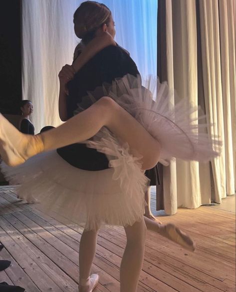 Thatgirl Aesthetic, Instagram Camera, Dance Motivation, Dancer Lifestyle, Ballet Pictures, Dance Aesthetic, Ballet Aesthetic, White Tutu, Ballet Girl