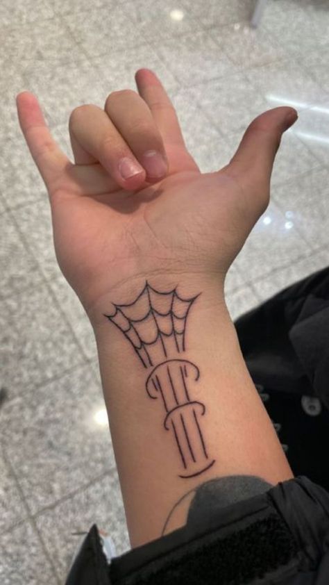 Spiderman Matching Tattoo, Spiderman Henna Design, Spiderman Hand Tattoo, Thwip Tattoo, Spiderman Tattoo Ideas Small Simple, Web Shooter Tattoo, Spiderman Tattoo Simple, Spiderman Henna, Tattoos Henna Style