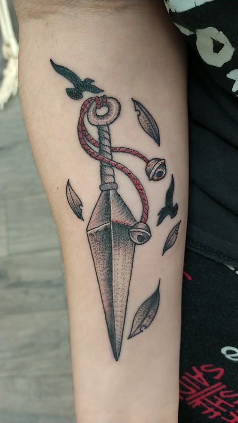 Kusarigama Tattoo, Kunai Tattoo Design, Naruto Kunai Tattoo, Kunai Tattoo, Anime Tats, Kunai Knife, Tattoo Prints, Nerdy Tattoos, Simple Tattoos For Guys