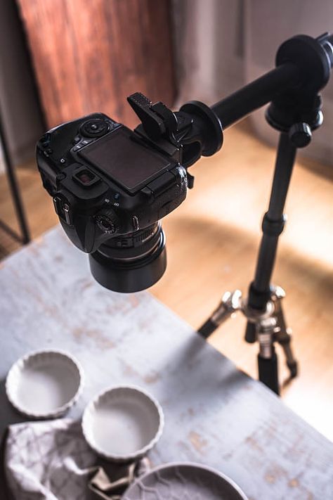 The best food photography equipment for beginners | Purple Avocado Food Fotographie, Food Photography Lighting, Best Food Photography, Food Photography Tips, Photography Accessories, Food Photography Styling, Photography Food, Photography Equipment, Photography Camera