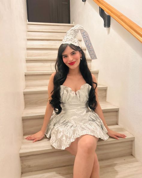 Kisses 💋 Hershey Kiss Costume, Kiss Costume, Hershey Kisses, Diy Costumes, Costume Design, Kiss, Halloween, Pins