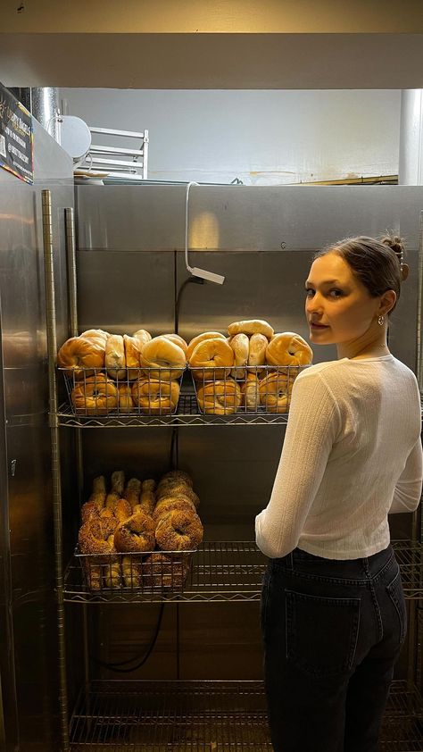 Ny Bagel, Onion Bagel, Bagel Toppings, Cafe Scene, Delivery Food, Bagel Shop, Cafe Aesthetic, Meal Of The Day, Inspo Board