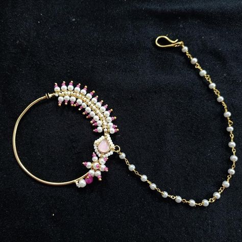 Ahmedabadi kundan nath Pink Jwellary, Kundan Nath, Rajput Jewellery, Summer Court, Rajasthani Dress, Bridal Jewelery, Choker Necklace Designs, New Gold Jewellery Designs, Modern Gold Jewelry