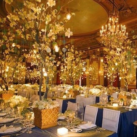 Luxury Wedding Centerpieces, Tropical Wedding Reception, Branch Centerpieces, Luxury Honeymoon, Unique Centerpieces, Bridal Shower Tea, Elegant Centerpieces, Destination Wedding Planning, Tropical Wedding