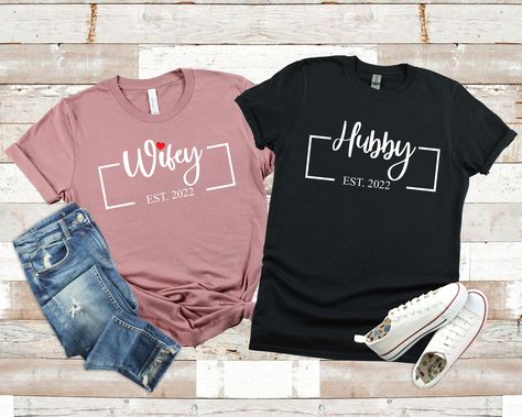 Excited to share the latest addition to my #etsy shop: Hubby Wifey Matching Couple Shirts, Mr Mrs Tshirt 2022, Just Married Tshirt, Honeymoon Tshirt, Anniversary Gift for Wife Husband https://etsy.me/3wfC6qh #black #wedding #halloween #pink #solid #streetwear #shortsle Wedding Anniversary Tshirt Ideas, Couple Tshirts Unique Wedding, Couple Tshirts Unique, Couple T Shirt Design, Valentine Couple, San Valentine, Wedding Halloween, Valentine Gift For Wife, Halloween Pink