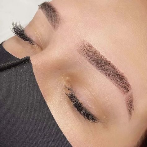 Eyebrow Shaving: What Are the Pros & How to DIY It Eyebrow Lines Shaved, Eyebrow Shaved Line, Eyebrows Shaving, Eyebrow Slits, Shave Eyebrows, Straight Brows, Eyebrow Trends, Eyebrow Razor, Excess Hair