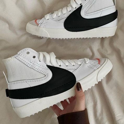 Nike Mid Blazer, Custom Jordans, Blazers Shoes, Superstars Shoes, Nike Blazer Mid 77, Nike Air Shoes, Baymax, Stylish Mens Outfits, Blazer Mid