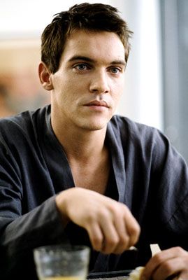 Jonathan Rhys Meyers... such an unbelievably talented and versatile actor! (Not to mention one of the finest irish men in the world!!) Jonathan Rhys Meyer, Woody Allen Movies, August Rush, Jeremy Sumpter, Bend It Like Beckham, The Tudors, Jonathan Rhys Meyers, Sam Claflin, Film Horror