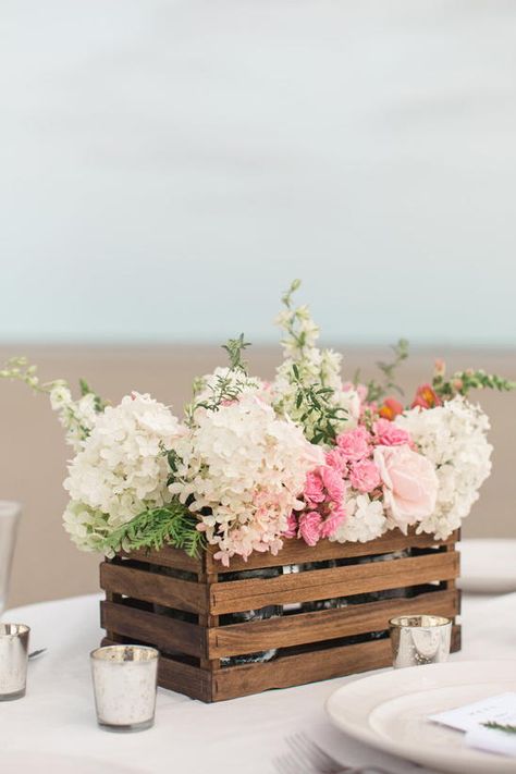 Flower Crate Centerpiece | The perfect DIY centerpiece for rustic brides. Paint Sticks Projects, Painted Sticks Diy, Paint Stick Crafts, Paint Stir Sticks, Basket Centerpieces, Rosen Box, Rustic Wedding Diy, Wedding Centerpieces Diy, Painted Sticks