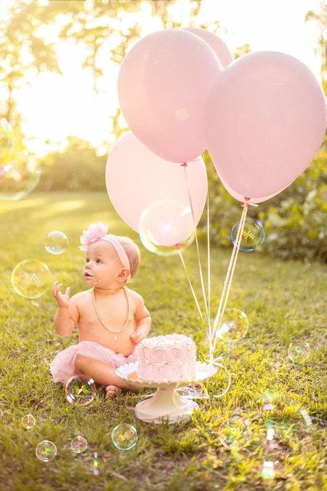 Outside 1st Birthday Pictures, Outside Smash Cake Pictures, First Birthday Pictures Outside, One Year Old Photoshoot Outside, Outdoor First Birthday Pictures, 6months Photoshoot Ideas, First Birthday Pics, Cake Ideas For 1st Birthday, Ideas For 1st Birthday