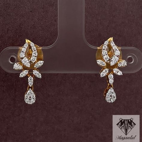 This pretty earring is all about grace and charm. Diamond Earrings Daily Wear, White Stones Earrings Gold, Gold Stone Earrings Designs, Stone Tops Gold, Latest Earrings Design Indian Gold, Daily Wear Diamond Earrings, Latest Gold Earrings, Simple Diamond Jewelry, Gold Earrings Design