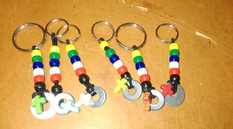 Salvation beads keychain Gospel Colors Craft, Salvation Craft, Crafts With Beads, School Crafts For Kids, Vacation Bible School Craft, Kids Church Activities, Vacation Bible School Themes, Faith Crafts, Wordless Book