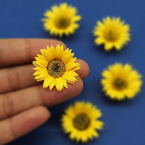 Colors Paper - How to Make Mini Paper Sunflower Easy 🌻 Mini Sunflower DIY Paper Flower Craft Sunflower Making, Sunflower Paper Craft, Paper Bouquet Diy, How To Make Sunflower, Curling Techniques, Diy Paper Flowers, Sunflower Crafts, Mini Sunflowers, Paper Sunflowers