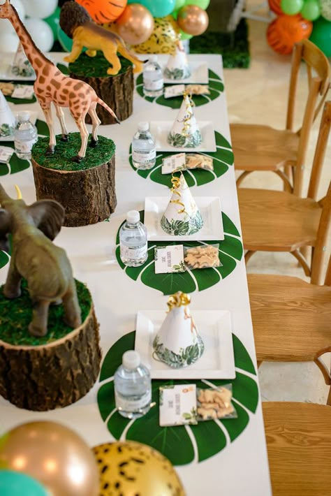 Wild One Safari Birthday - Pretty My Party - Party Ideas One Safari Birthday, Wild One Safari Birthday, Safari Theme Birthday Party, Safari Birthday Party Decorations, Jungle Theme Birthday Party, Zoo Birthday Party, Wild Birthday Party, Boys First Birthday Party Ideas, Jungle Theme Birthday