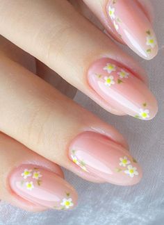 Basic Nail Designs Almond, Korean Spring Nails, Cute Simple Nails, Cute Spring Nails, Simple Gel Nails, Summery Nails, Flower Nail Designs, Flower Nail, Floral Nails