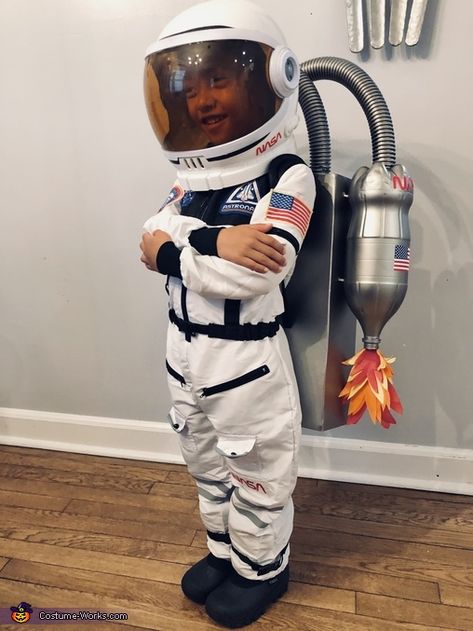 Boys Astronaut Costume, Homemade Costumes For Boys, Diy Astronaut Costume, Diy Astronaut, Space Suit Costume, Astronaut Diy, Kids Astronaut Costume, Astronaut Halloween Costume, Homemade Costumes For Kids