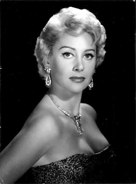 Martine Carol 1950s Actresses Vintage, Hollywood Blonde, European Actresses, Classic Hollywood Movie Stars, Kim Novak, Old Hollywood Actresses, Anita Ekberg, Pin Up Girl Vintage, Star Actress