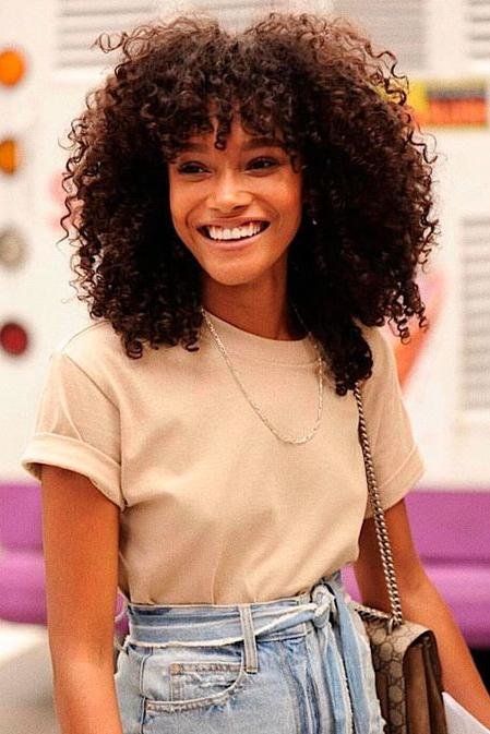 Proof That Curly Hair Girls Can Wear Bangs Too Curly Hair Pictures, Walking Down The Street, Curly Bangs, Curly Hair Inspiration, Curly Girl Hairstyles, Curly Hair With Bangs, Types Of Curls, Curly Hair Cuts, Hair Photo