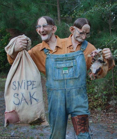 Not actual Siamese twins ---artist Tom Kuebler - Sculptor of the Bizarre. Creepy Old Photos, Siamese Twins, Swamp People, Human Oddities, Monster Artwork, Conjoined Twins, Creepy Pictures, Puppy Photos, Weird Creatures