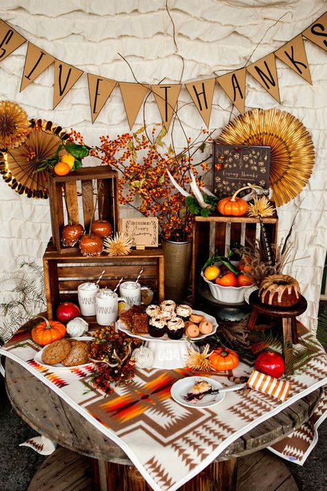 9 Easy Holiday Projects with Crates — Crates and Pallet Thanksgiving Dessert Buffet, Thanksgiving Buffet Setup Ideas, Thanksgiving Buffet Table, Thanksgiving Food Table, Thanksgiving Desserts Kids, Food Display Table, Thanksgiving Desserts Table, Thanksgiving Dinner Party, Thanksgiving Dinner Table