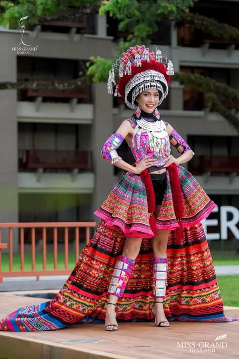 Peruvian Clothing, Peruvian Fashion, Hmong Clothing, Miss Grand Thailand, Fashion Show Themes, Pageant Costumes, Recycled Outfits, Fashion Collection Inspiration, Carnival Fashion