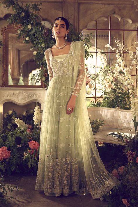 Bridal Lehenga Sabyasachi, Elan Bridal, Gowns Designs, Pakistani Formal Dresses, Desi Wear, Wedding Veils Lace, Pakistani Fashion Party Wear, Pakistani Bridal Dresses, Minty Green