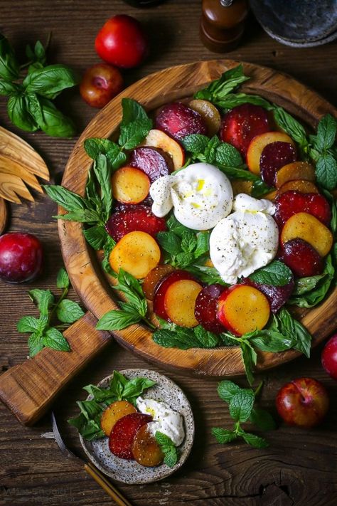 Plum Salad, Mint Magic, Nectarine Salad, Fruity Recipes, Nectarine, Salad Bar, Milk Recipes, Salad Ingredients, Healthy Salad Recipes