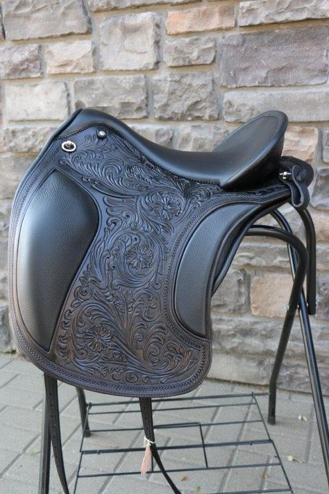 Tack For Horses, Horse Halloween Costumes, Horse Halloween, Medieval Horse, Pony Saddle, Leather Working Patterns, Saddle Fitting, Riding Outfits, Side Saddle