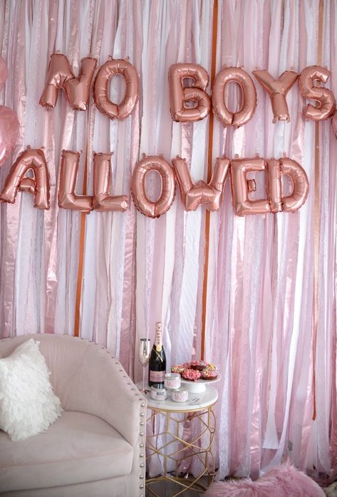 Valentines Party Ideas For Adults Food, Galentine's Day Slumber Party, Valentines Pj Party, Ladies Night Ideas Decorations, Galentines Party Ideas Girls Night Aesthetic, Galentines Pajama Party, Aesthetic Galentines Party, Pink Slumber Party Aesthetic, Galentines Pj Party