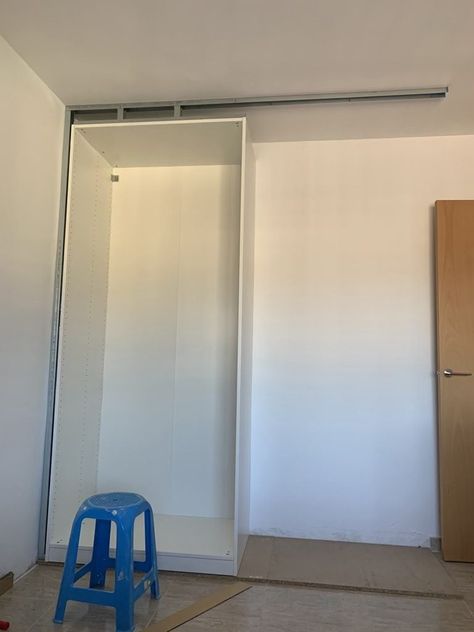 Armoire Pax Ikea, Dressing Pax Ikea, Diy Fitted Wardrobes, Diy Built In Wardrobes, Wardrobe Ikea, Ikea Office Furniture, Ikea Wardrobe Hack, Hackers Ikea, Dressing Ikea