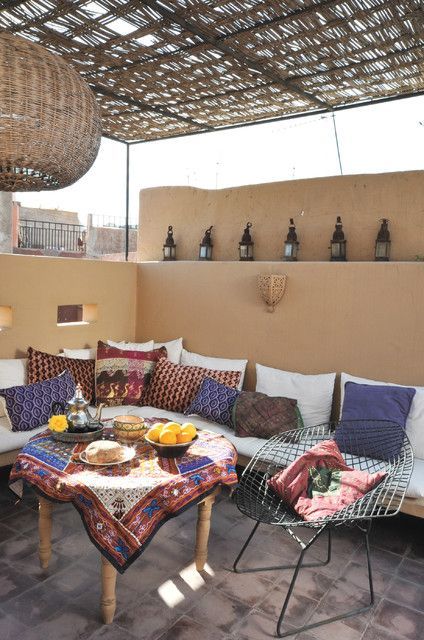 18 Amazing Moroccan Style Patio Design Ideas Moroccan Patio Decor, Moroccan Patio Ideas, Roof Terrace Design, Glamour Home, Moroccan Living Room, Roof Architecture, Roofing Diy, Patio Flooring, Terrace Design