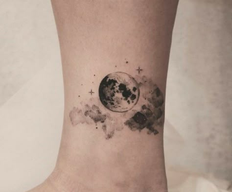 Feminine Full Moon Tattoo, Moon Clouds And Stars Tattoo, Moon And Rocket Tattoo, Cloudy Moon Tattoo, Full Moon And Clouds Tattoo, Full Moon With Clouds Tattoo, Night Inspired Tattoos, Stary Sky Tattoo, Moon In Clouds Tattoo