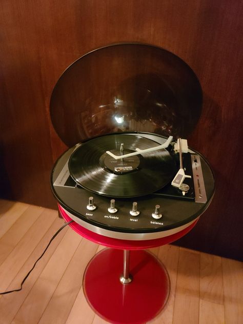 Tim Apicella Space Age Design Museum- 1970 Electrohome Apollo Record Player #860 1970's Space Age Furniture, Space Age Home Decor, 70s Space Age Interior, 70s Record Player, Space Age Interior Design, Space Age Decor, Space Age Interior, Space Age Art, Space Age Furniture