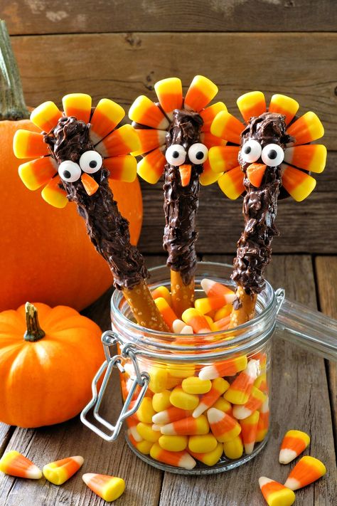 Turkey Pretzels, Thanksgiving Favorites, Thanksgiving Snacks, Chocolate Covered Pretzel Rods, Thanksgiving Time, Thanksgiving 2024, Fall Snacks, Thanksgiving Treats, Chocolate Covered Pretzels