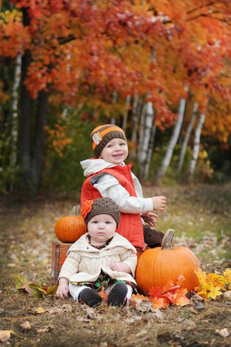 Photo Shoot Siblings, Fall Photoshoot Family, Cousin Pictures, Sibling Photo Shoots, Fall Baby Pictures, Fall Photo Shoot, Siblings Photos, Sibling Pictures, Pumpkin Pictures