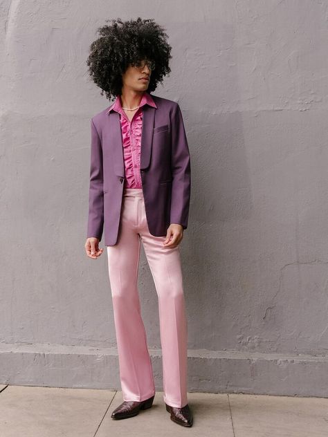 Find out how menswear ended up in its Daisy Jones & the 6 era and find out how you can channel your own with these swaggy 70s suits. 70s Fashion Mens, Purple Shawl, Retro Suits, Elegant Shawl, Purple Suits, Satin Trousers, Pink Pin, Blue Pin, Ruffle Shirt