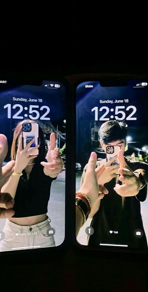 Couple Homescreen Wallpaper Ideas, Matching Homescreen Couple, Crazy Asthetic Picture, Bf And Gf Lockscreen Ideas, Couples Lockscreen Ideas, Couples Phone Wallpaper, Wallpaper Couple Ideas, Couple Homescreen Wallpaper, Couple Wallpaper Ideas