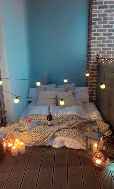 Balcony Movie Night Ideas, Balcony Movie Night, Indoor Movie Night, Deco Studio, Room Goals, Apartment Balcony, Outdoor Movie, Balcony Ideas, Apartment Balconies