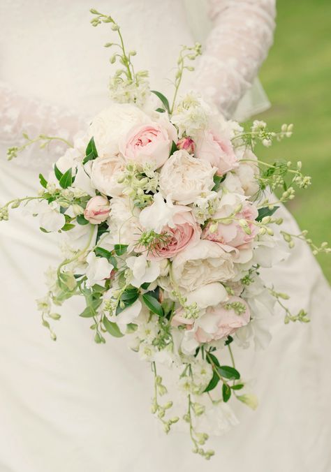 A romantic teardrop bouquet with garden roses, sweetpeas and larkspur for a June wedding | Foxgloves and Roses Floral Design Bridal Bouquet Styles, Oxford Wedding, Teardrop Bouquet, Simple Wedding Bouquets, Aisle Decorations, Romantic Wedding Flowers, Wedding Party Flowers, Bridal Bouquet Pink, Floral Installations