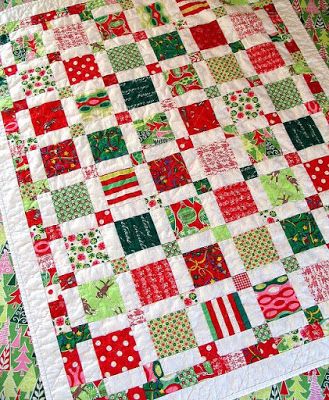 Confessions of a Fabric Addict: I May Have a Scrap Problem... There's a Christmas Quilt In There! Christmas Runners, Xmas Quilts, Christmas Quilt Ideas, Colchas Quilting, Christmas Quilting Projects, Christmas Quilt Blocks, Quilts Christmas, Quilt Christmas, Christmas Quilt Patterns