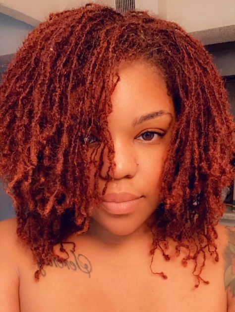 Sista Locs With Extensions, Sisterlock Hair Color, Sisterlocks Color Highlights, Sisterlocs Color Ideas Black Women, Dyed Sisterlocks Black Women, Colored Sisterlocks Black Women, Micro Locs With Color, Copper Sisterlocks, Copper Microlocs