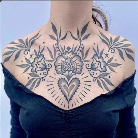 Collar Tattoo, 42 Tattoo, Tattoo Spots, Bone Tattoos, Heart Tattoos, Pieces Tattoo, Chest Tattoos For Women, Tattoos Geometric, Chest Piece Tattoos