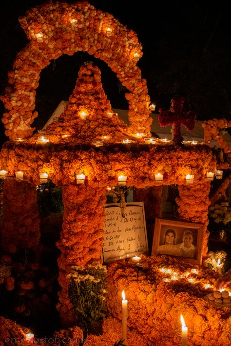 Is Patzcuaro Lake the Most Amazing Dia de Muertos in Mexico? in Mexico Fall In Mexico, Withering Rose, Home Studio Photography, Smell Of Rain, City Decor, Pop Up Bar, Festivals Around The World, Flickering Candles, Street Lamp