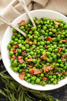 Sautéed Herbed Peas with Bacon Peas With Bacon, Black Beans And Rice, Bacon Recipe, Baked Apple Pie, Cooking Bacon, Tomato Sauce Recipe, Bacon Recipes, Vegetable Sides, Veggie Sides