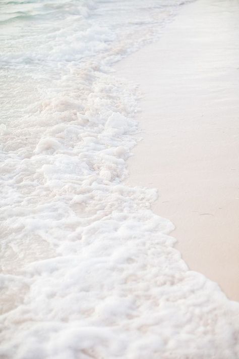 The way the waves kiss the shore is so beautiful -Loved and repinned by www.evolationyoga.com Caribbean Wedding, Pastel Decor, Gold Aesthetic, 背景 シンプル, Aesthetic Colors, White Wallpaper, Beach Aesthetic, White Aesthetic, Aesthetic Backgrounds