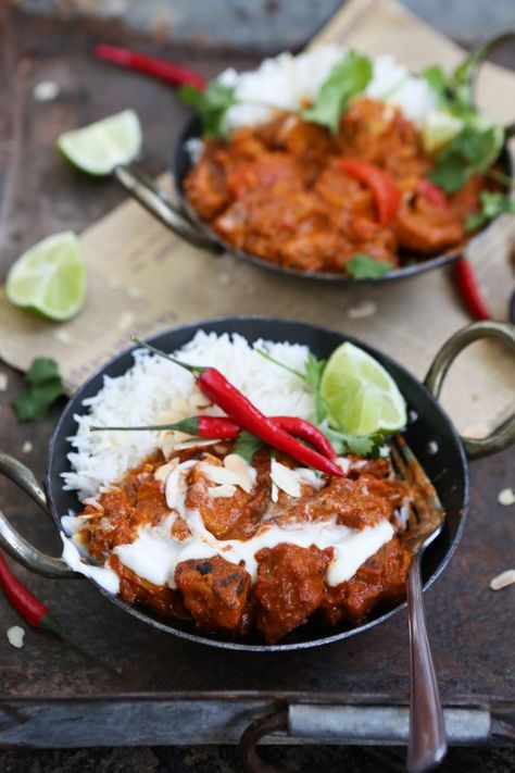 Vegan 'Chicken' Tikka Masala - Vegan Recipe Club Sweet Sour Tofu, Tikka Masala Paste, Vegetable Pakora, Vegan Naan, Vegan Recepies, Lime Pickles, Tofu Vegan, Leafy Green Salads, Vegan Chicken