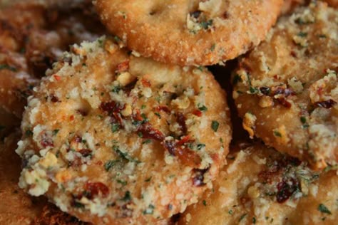 Spicy Ritz Crackers – Plenty Sweet Life Ritz Cracker Recipes Snacks, Spicy Crackers, Crackers Appetizers, Seasoned Crackers, Ritz Cracker Recipes, Savory Snack Recipes, Homemade Crackers, Snack Mix Recipes, Cucumber Recipes