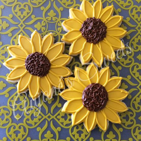 Sunflower | Cookie Connection Sun Flower Cookies, Sunflower Cutout Cookies, Sunflower Sugar Cookies Royal Icing, Sunflower Royal Icing Cookies, Sunflower Cookies Royal Icing, Sunflower Cookies Decorated, Sunflower Sugar Cookies, Sunflower Birthday Parties, Sunflower Cookies