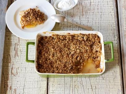 Apple Crisp Recipe | Kelsey Nixon | Food Network Kelsey Nixon, Best Apple Crisp, Apple Crisp Recipe, Peach Crisp, Apple Dessert Recipes, Thanksgiving Food Desserts, Apple Crisp Recipes, Crisp Recipe, Cooking Channel